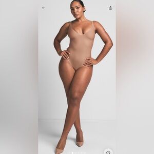 Unlined plunge thong bodysuit Skims body shaper Sienna